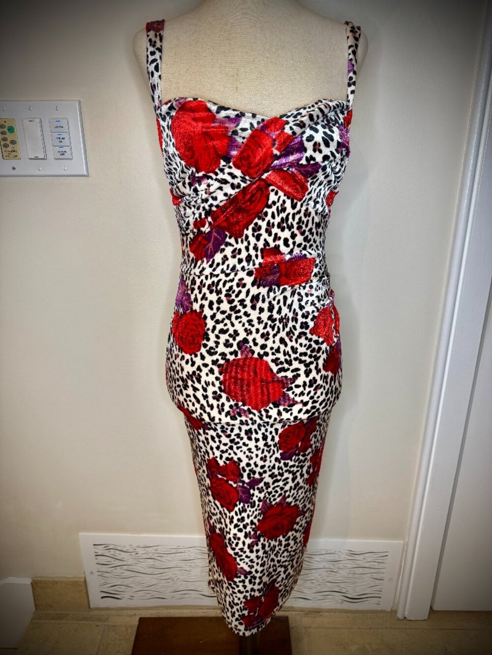 RARE Bettie Page by Tatyana Retro Wiggle Pinup Midi Dress, White w/ Red Roses XS